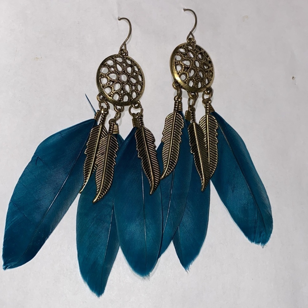 Dream catcher dangle earrings. Teal under light (see pictures) 4.5 inches size. - Picture 8 of 13